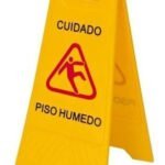 SEÑALETICA PISO MOJADO